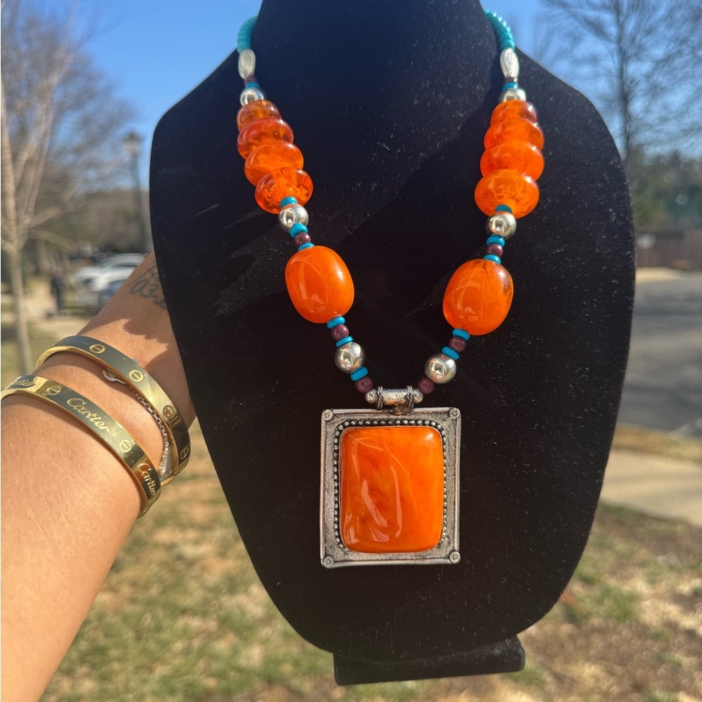 ALLY STATEMENT NECKLACE